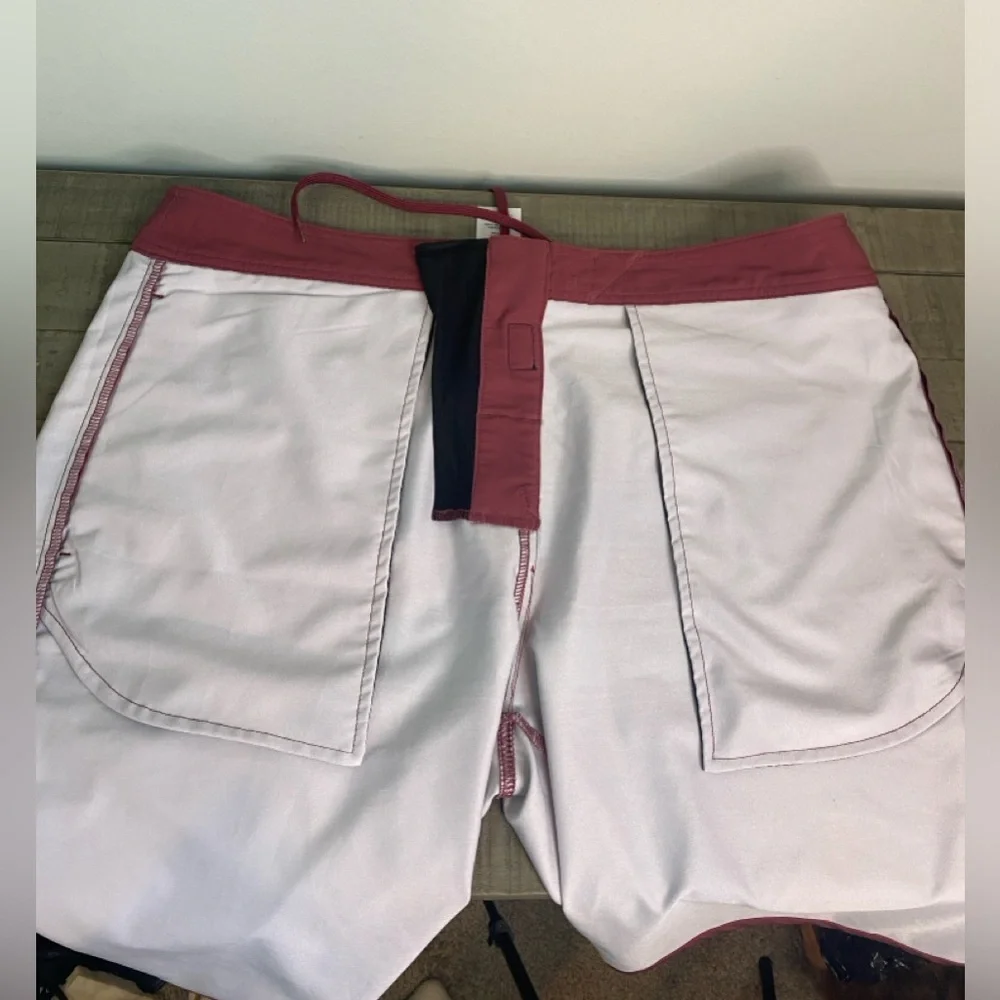 Travis Mathew Unlined Confetti King Ruby Wine Board Shorts Swim Trunks Size 38